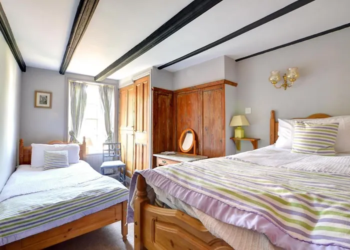 3 Bed In Whitby Oc-r045 *